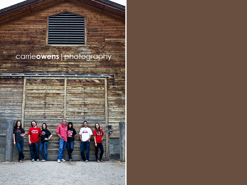 salt lake city utah family photograph of large group in front of barn
