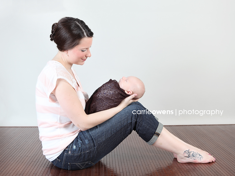sandy utah newborn photographer baby on mommas knees