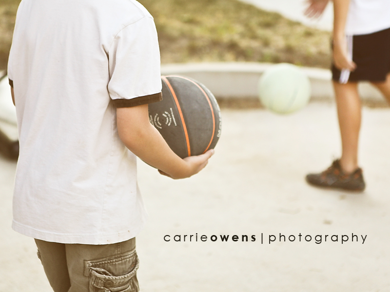 brothers playing basketball in the yard taken by salt lake city utah child photographer Carrie Owens