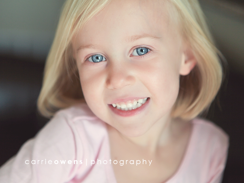 salt lake city utah children's photographer Carrie Owens photographs two sisters with blue eyes