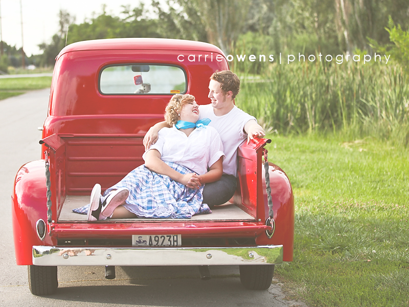 salt lake city utah engagement photographer Carrie Owens captures cute and stylish couple in 50s themed shoot