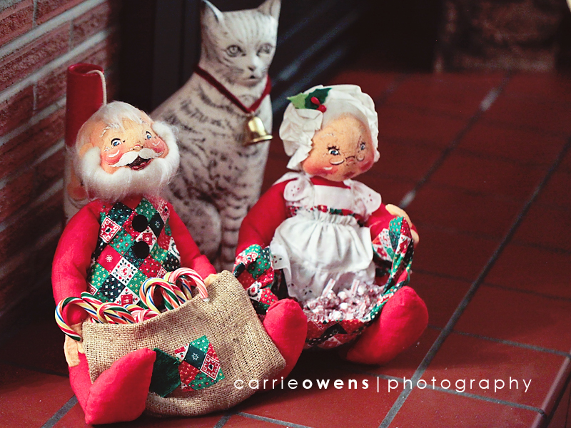 salt lake city utah photographer in washington photographing her mother's holiday decorations annalee dolls