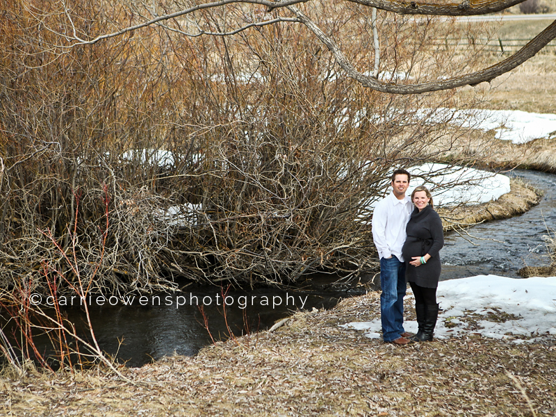 salt-lake-city-utah-maternity-photographer-couple-in-Park-City-by-creek
