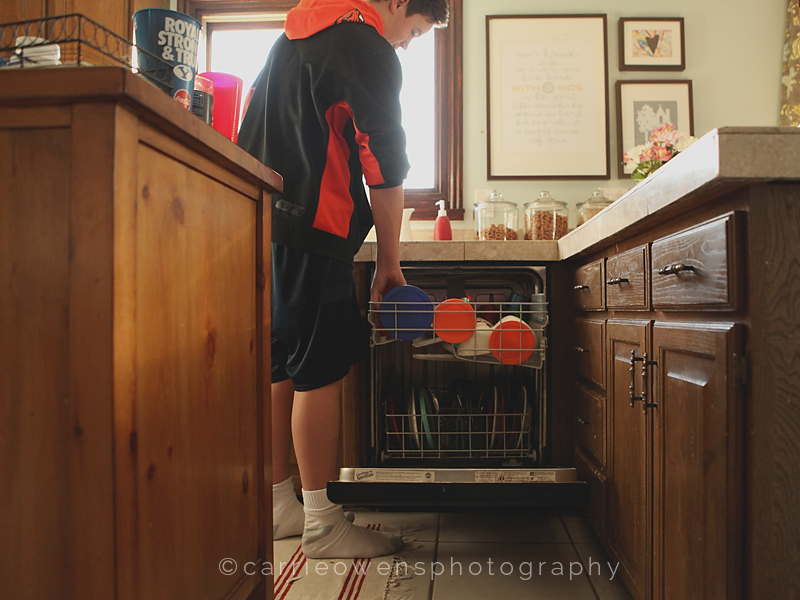 Salt Lake City Utah Photographer Carrie Owens captures her children in everyday responsibilities