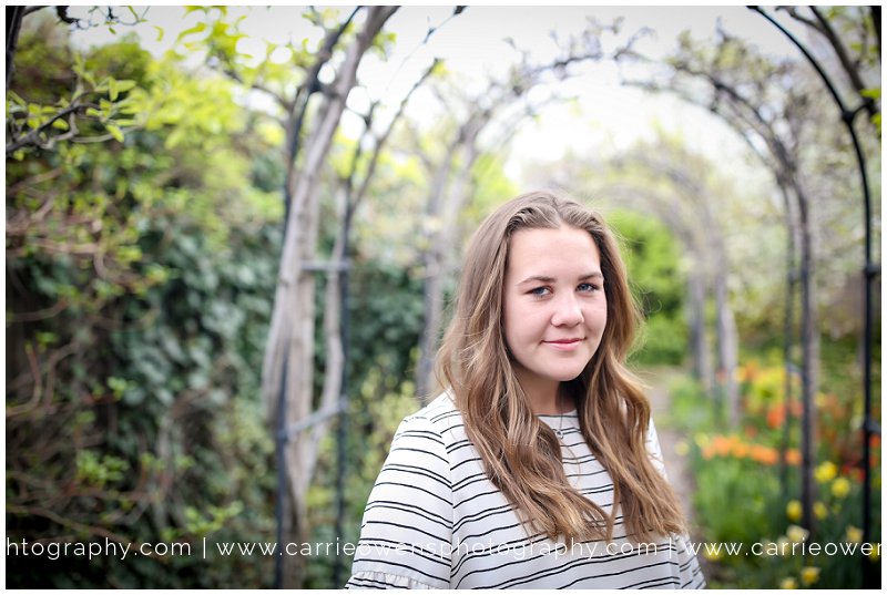 Sandy Utah high school senior photographer Carrie Owens photographs girl in her studio and garden