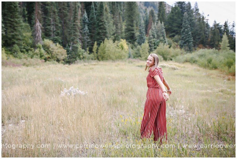 Salt Lake City high school senior photographer Carrie Owens photographs happy girl in the canyon
