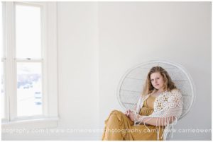 salt lake city senior photographer carrie owens photographs senior girl in the studio